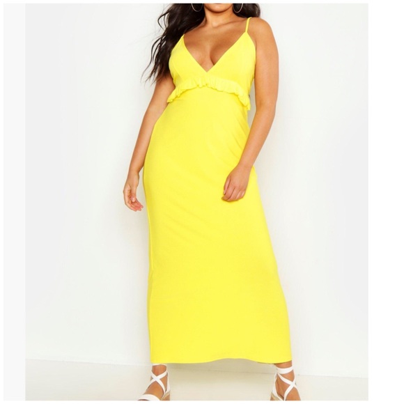 V-Neck. Ruffle Accent. BLACK Maxi Dress - Picture 3 of 4